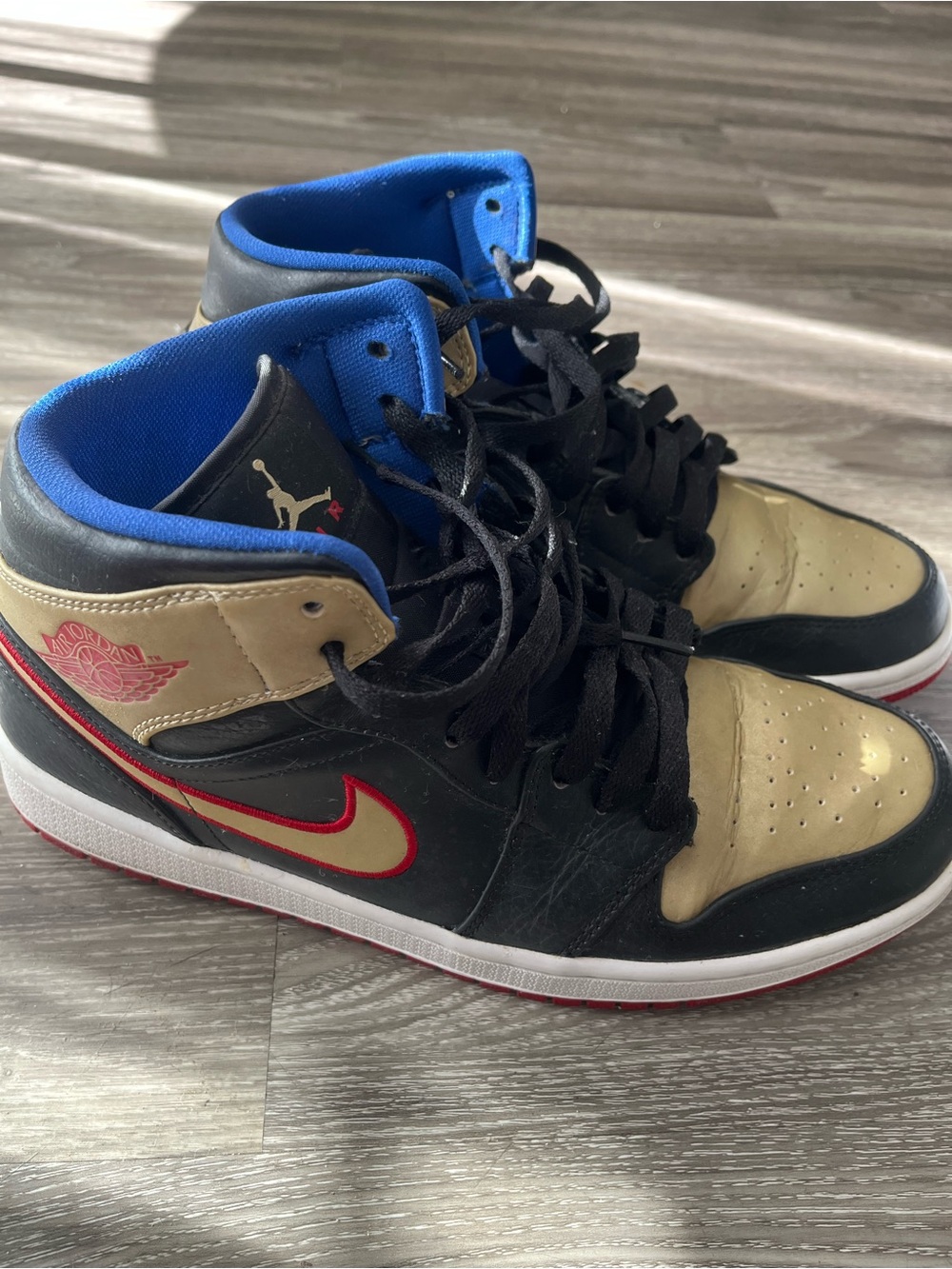 US 10 Air Jordan 1 Mid Black Gold Red